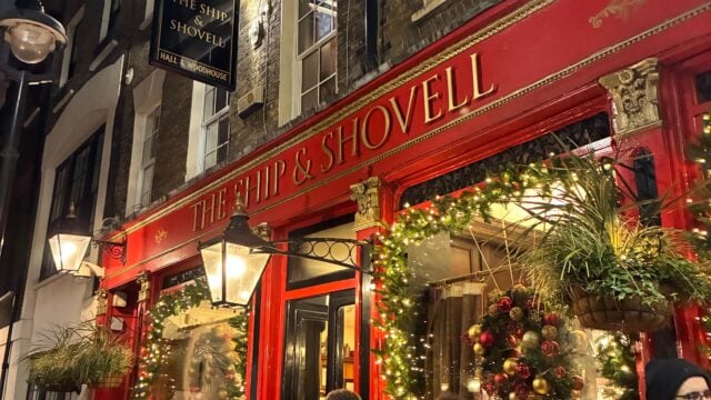 Beer and pub sector supports almost 1 million jobs and delivers £37.8bn to UK economy